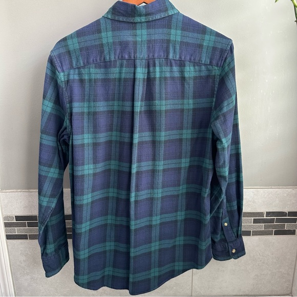 Vineyard Vines 🐳 flannel button down shirt - Picture 2 of 3
